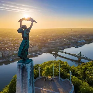 Kristal Gellert Hill Будапешт